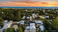 Woodland Shores by Avantstay Sleeps 22 Massive Pool + Spa Golf Cart + Game Room + BBQ Near Seaside