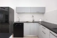 Luxury 5BR PH Balcony Jacuzzi w Mamad - balcony