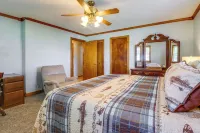 Charming Kaw Lake Country Home w/ Game Room! - 2 étoiles