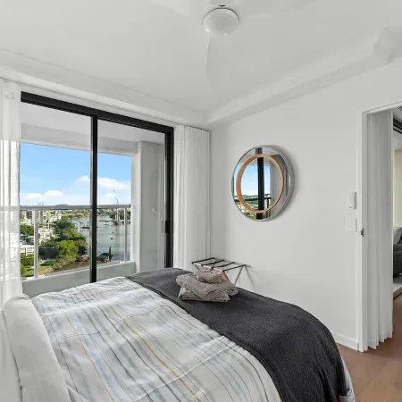 Stunning! 2Bed, 1Bath, 1Car, VIEWS ~ CBD