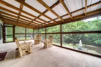 Cottage at the Creek - 4 Bedrooms - Homestays