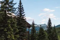 Glacier House Hotel & Resort - Mountain view