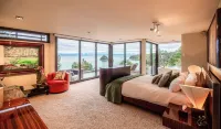 Oceanview Penthouse Suite & Beach Access - 5-Star