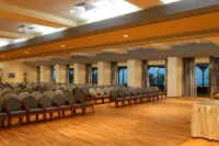 Constantinou Bros Athena Royal Beach Hotel - Park Yeri