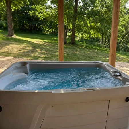 Romantic Log Cabin w/ Hot Tub, Near Mississippi River Retreat