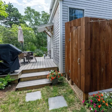 Edgartown cottage in a garden setting. New and near bike path in Katama