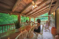 Sleeps 16 Hot Tub Sauna Dogs Welcome Ping Pong -  Privatzimmer