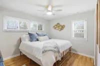 Modern Home Sleeps 6 Near Downtown Mizzou - Homestays