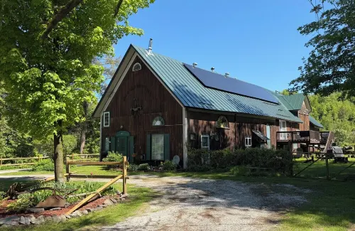 Rustic Vermont Barn Home Near Jay Peak w/Pizza Oven - Wifi