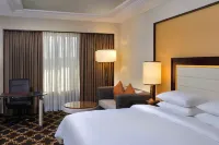 Sheraton Grand Pune Bund Garden Hotel - สระว่ายน้ำบนดาดฟ้า