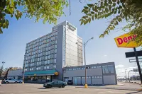 Sandman Hotel Lethbridge - Pools