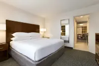 Embassy Suites by Hilton Baltimore at BWI Airport - bar