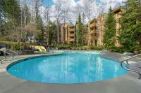 Hilton Grand Vacations Club Whistler - Pools