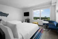 Aloft Tampa Midtown - Rooftop Pools