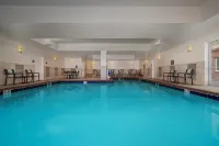 Residence Inn des Moines Downtown - Kolam Renang
