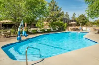 Edgewater Missoula, Tapestry Collection by Hilton - piscina