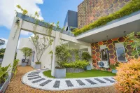 Bumblebee Hotel - 2-Star