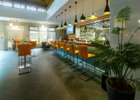 Accra City Hotel - bar