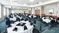 Staybridge Suites Red Deer North by IHG - ที่มีที่จอดรถ