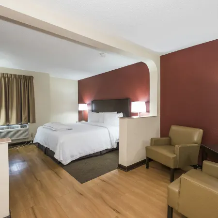 Red Roof Plus+ & Suites Opelika
