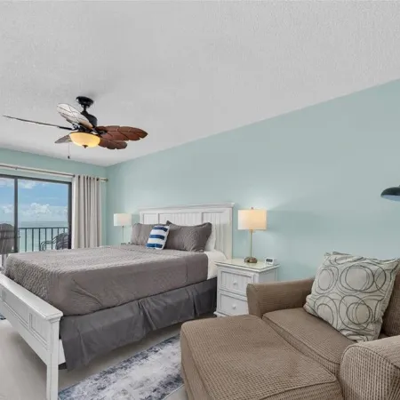 Fantastic Beachfront Condo, Perfect Location, Large 3 Bedroom, 2 Bath Sleeps 8