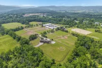 6,000-sq-ft Estate in Delaware River Valley - balcony