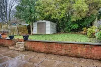 Large 3BR House Sleeps 7 Near City Centre - 3-Star
