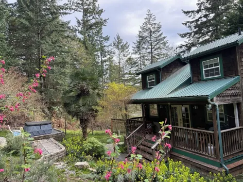 The Woodpecker Cabin on Guemes Island with Hot Tub! - 3 étoiles