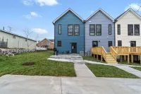 Unit #C 527 N 1st St -  Holiday Villas