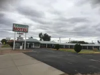 Kansan Motel - 2 Sao