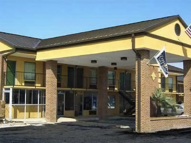 Travelers Inn & Suites