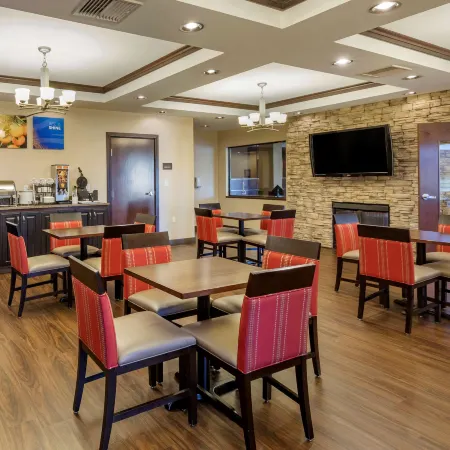 Comfort Inn & Suites Russellville I-40