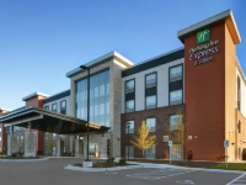 Holiday Inn Express & Suites MILWAUKEE - BROOKFIELD by IHG Hotels in Brookfield