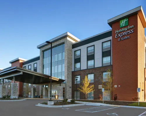 Holiday Inn Express & Suites MILWAUKEE - BROOKFIELD by IHG Hotels in Brookfield