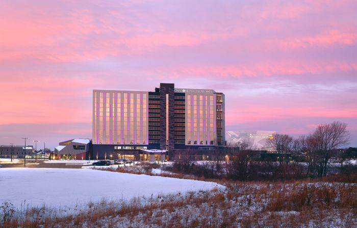 Omni Viking Lakes