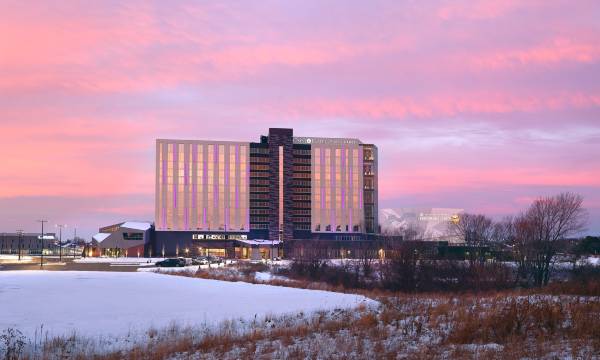 Omni Viking Lakes