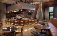Omni Viking Lakes - bars