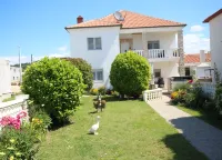 Apartment Maris with Nice Sea View