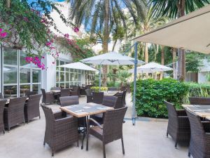 Apartment with shared pool, near the beach