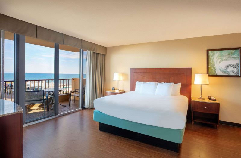 La Quinta Inn & Suites by Wyndham Cocoa Beach Oceanfront