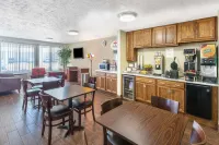 Super 8 by Wyndham North Sioux City - parking