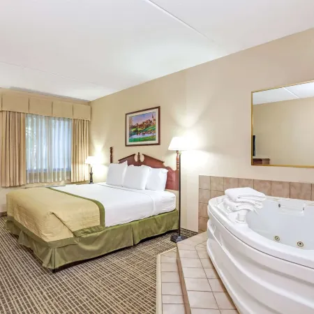 Baymont by Wyndham Louisville Airport South