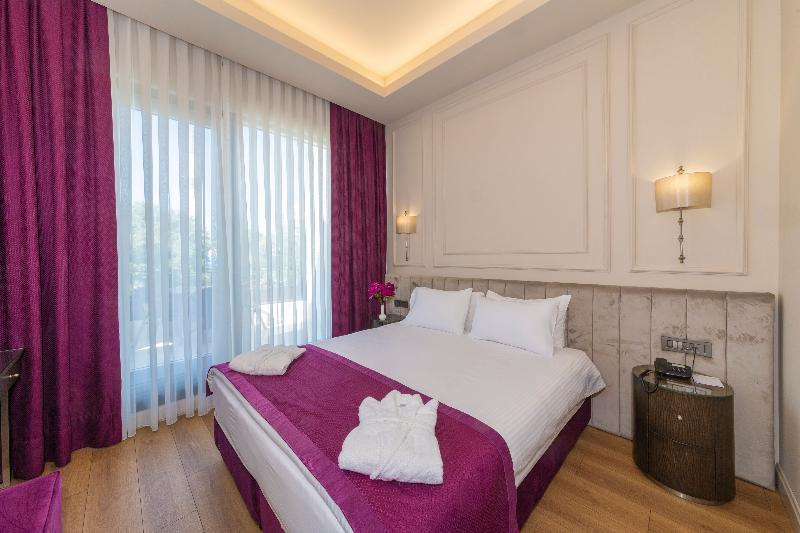 Hotel Beyaz Saray (The Hotel Beyaz Saray)