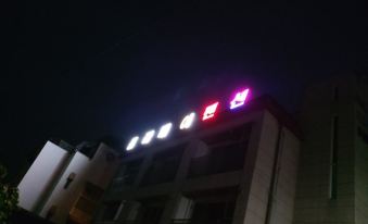 4. 홀리데이펜션..