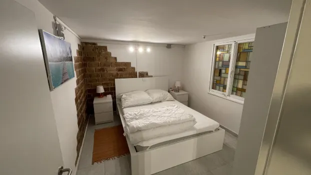 Cozy Furnished Basement Apartment Hotels in der Nähe von Pferderennbahn Neue Bult