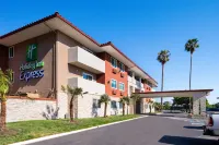 Holiday Inn Express Santa Rosa North Hotels in SANTA ROSA