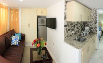 2 Guests 1Bed Studio 3Min to Beach and Main Street