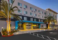 Tru by Hilton Lathrop - Pet Friendly