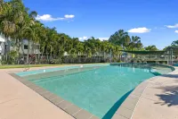Ramada Encore by Wyndham Whale Cove Hervey Bay - Rooftop Pools