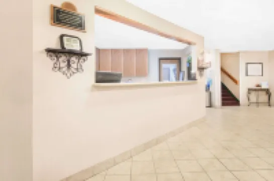 Days Inn & Suites by Wyndham Fargo 19th Ave/Airport Dome